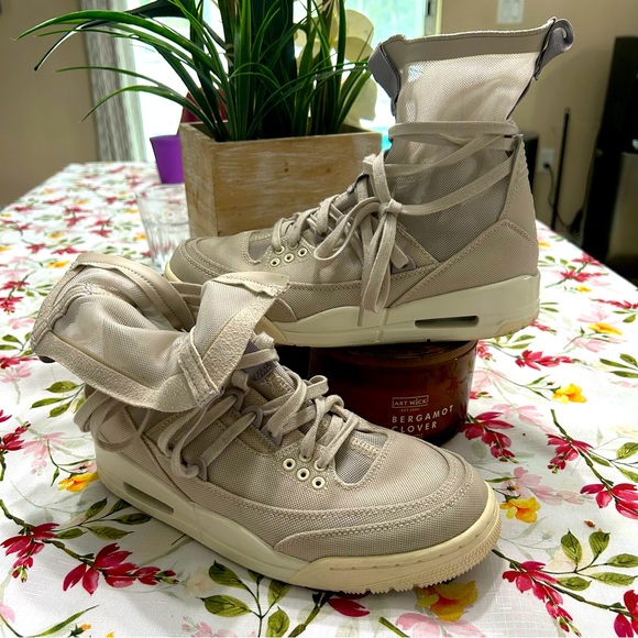 Women's 8.5 NIKE AIR JORDAN 3 RETRO EXPLORER LITE XX - Picture 1 of 9